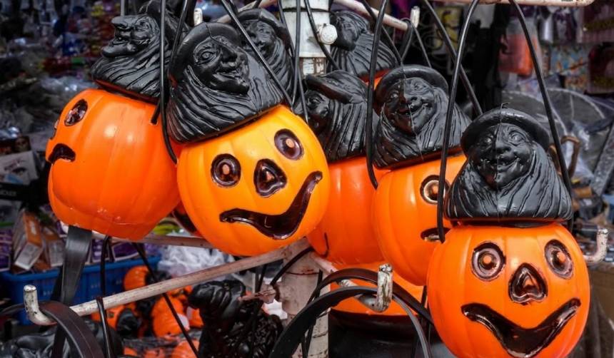 Halloween se apodera de los mercados: Máscaras, calabazas y dulces marcan la fecha