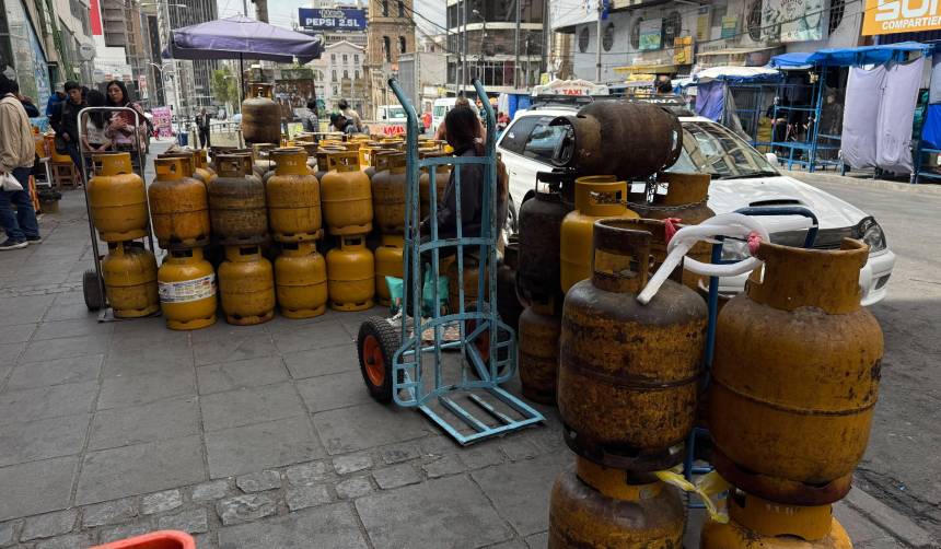 “No llega el camión con gas”: Vendedoras de comida del mercado Lanza denuncian falta de GLP en La Paz