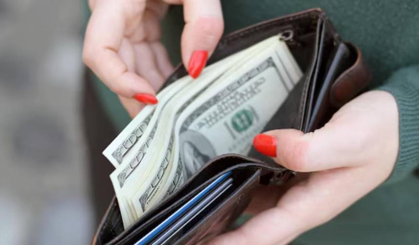 Video: Turista es intimidada por sujetos que le exigían dinero en plena calle