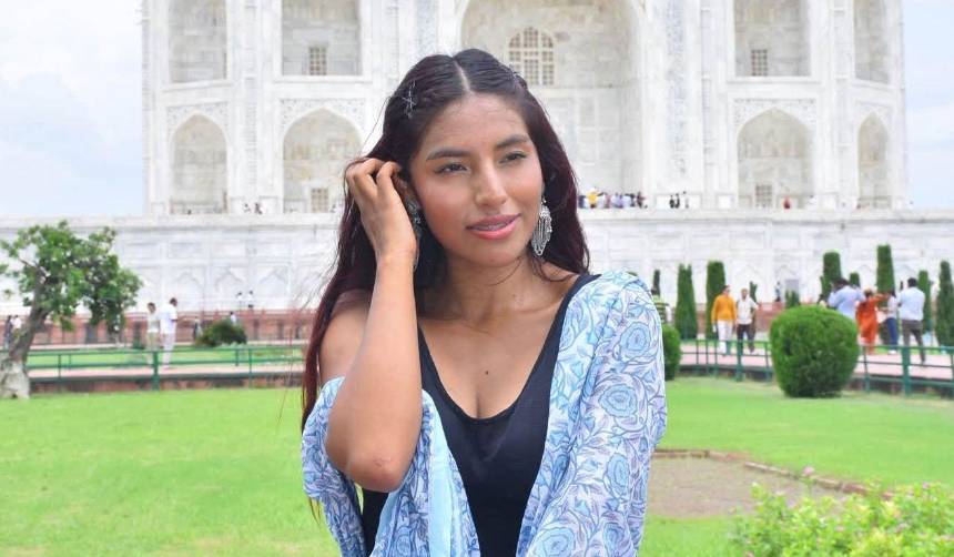 Albertina Sacaca sorprende desde la India y conquista las redes con sus fotos 