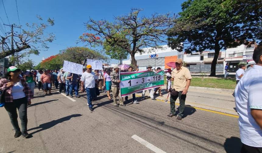 Transporte cruceño anuncia un ampliado departamental este martes para determinar sus próximas medidas