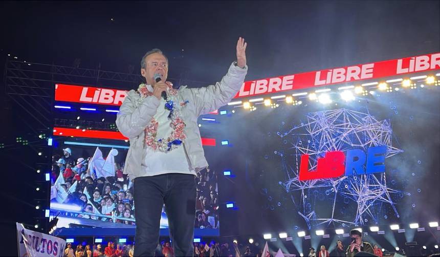 “En Bolivia habrá mayoría para recuperar democracia y libertad”, dice Tuto en el cierre de campaña en La Paz 