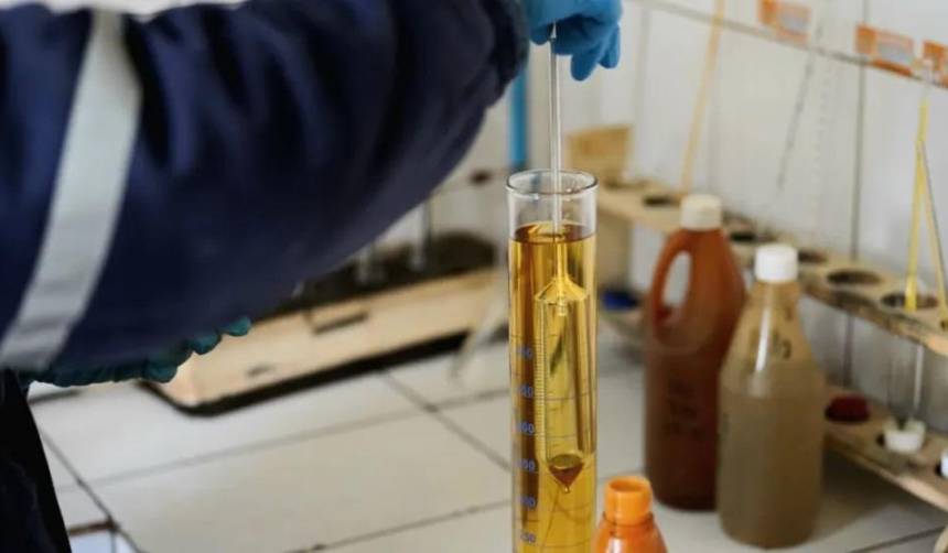 YPFB ratifica la calidad de la gasolina y propone trabajo conjunto con la UMSA