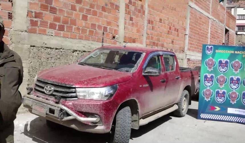 Diprove recupera en Caranavi dos vehículos con reporte de robo en Chile