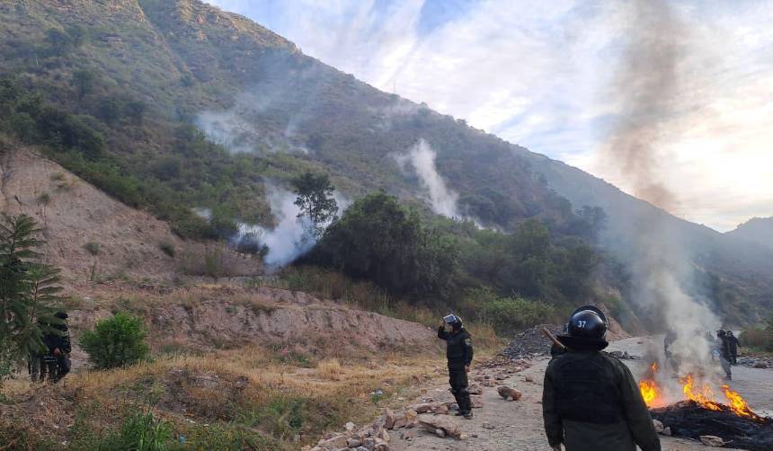 Cochabamba: Policías y militares mantienen resguardo en la ruta al occidente