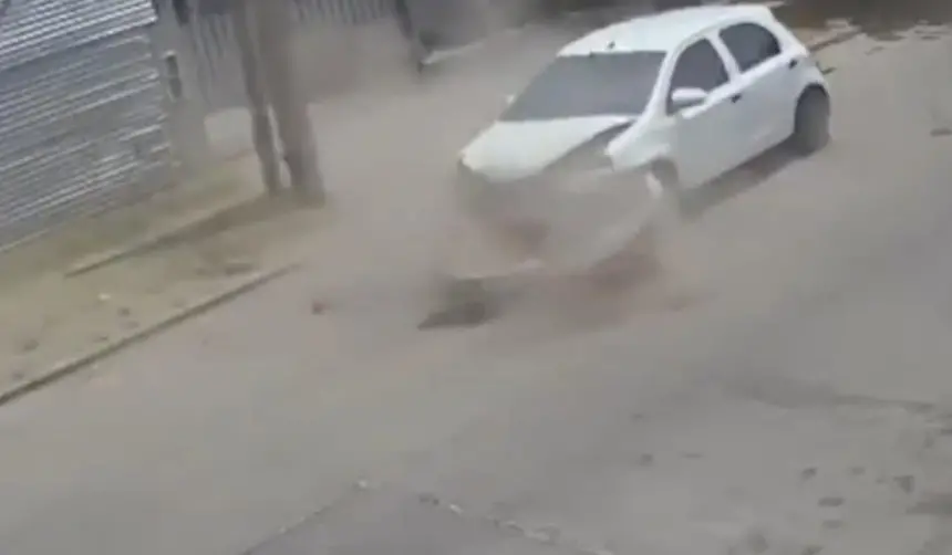 Persecución policial termina con disparos, choque y delincuentes prófugos