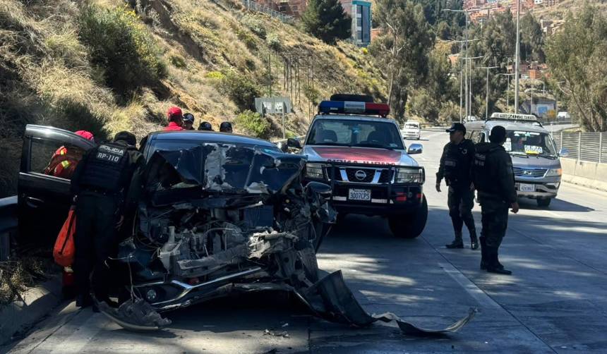 La Paz: Reportan un fallecido tras una triple colisión en la autopista