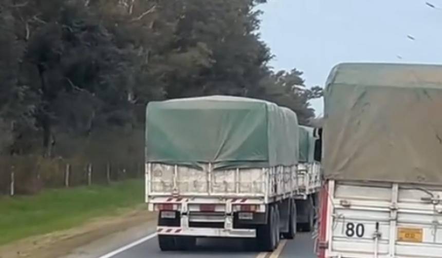 Camión se cruzó de carril para hacer maniobra y casi provoca una tragedia 