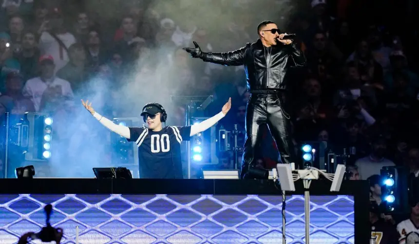 Histórico show de Daddy Yankee y Bizarrap en el primer partido de la NFL en España 