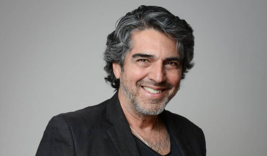 Milton Cortez llega a Santa Cruz y promete una noche llena de romance
