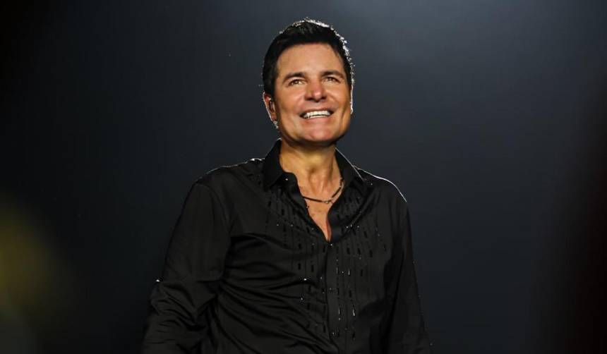 La viral respuesta de Chayanne en concierto tras el grito de una fan