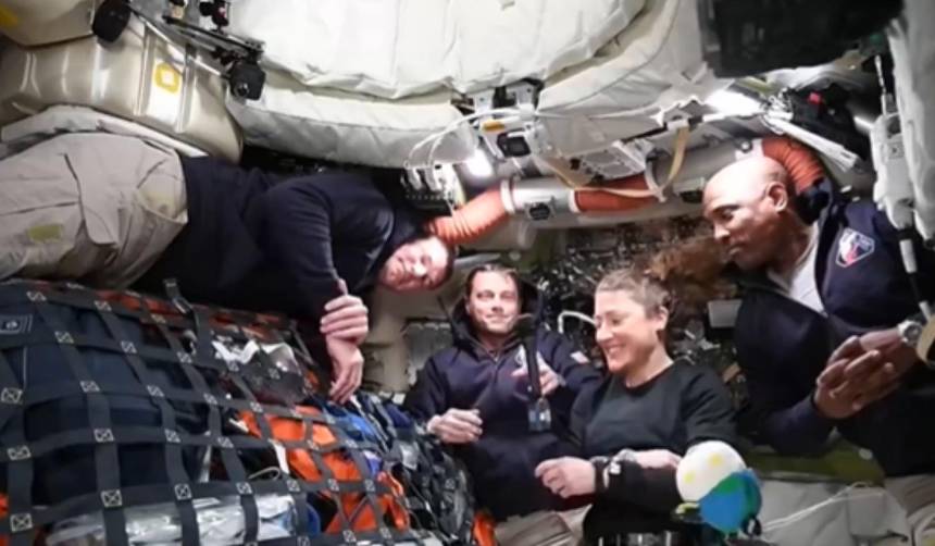 Video: El “problema del baño” en Artemis II es resuelto en pleno vuelo 