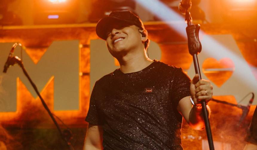Luis Vega sorprende a sus fanáticos con una versión en vivo de ‘Mi momento humilde’