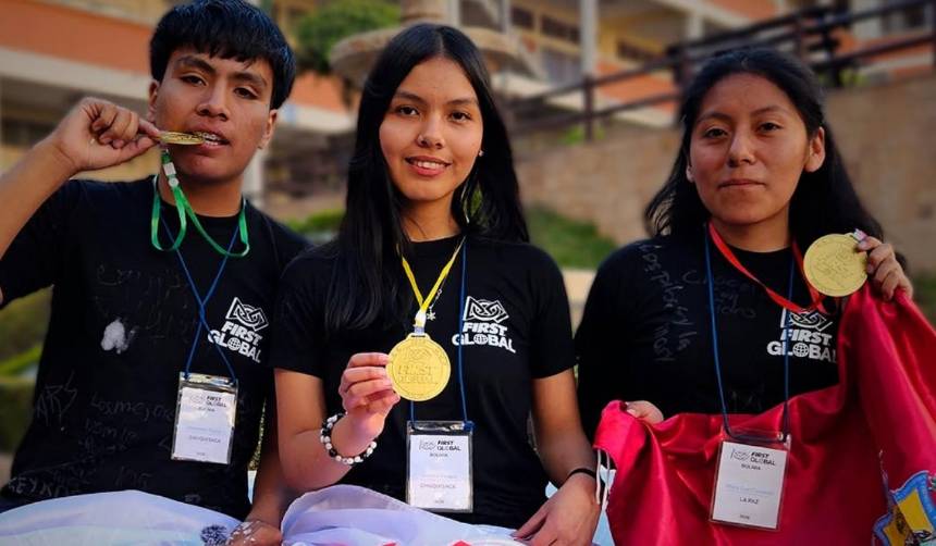 Tres jóvenes llevan el talento boliviano a la competencia mundial de robótica en Corea del Sur 