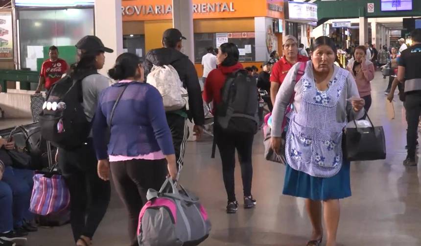 Escasez de diésel frena viajes a Cochabamba en plena festividad de Urkupiña