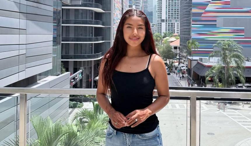 “Ayer en la India, hoy en Miami ”: Albertina Sacaca sorprende en las RRSS