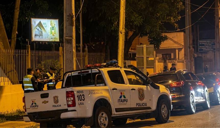 Guardia municipal pierde la vida al trepar una reja tras olvidar sus llaves