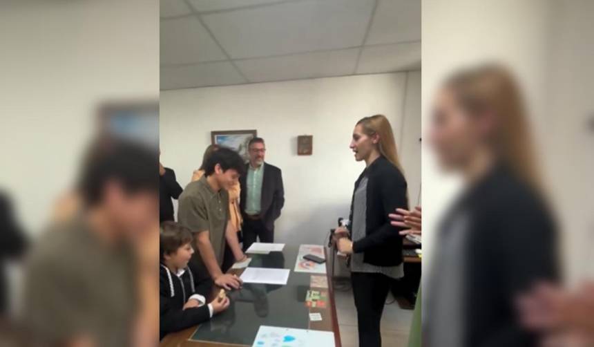 ¡Conmovedor! Adopción desata lágrimas y felicidad de la juez que autorizó el trámite