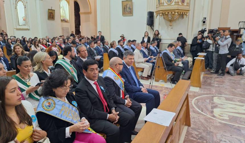 Autoridades nacionales y departamentales participan de actos por los 216 años del Grito Libertario en Cochabamba