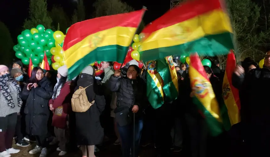 Bolivia abre el mes de su Bicentenario con fervor cívico, el himno y una extensa agenda de actos protocolares