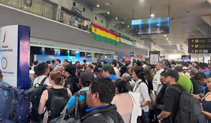 Se reanudan los vuelos tras incidente en Viru Viru y se genera aglomeración de pasajeros