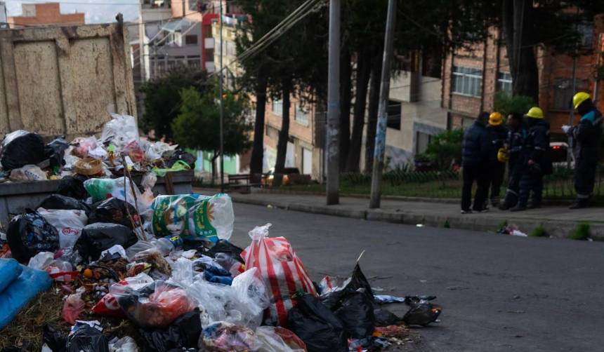 ¿Por qué la basura está en las calles de La Paz? Esta es la causa del conflicto