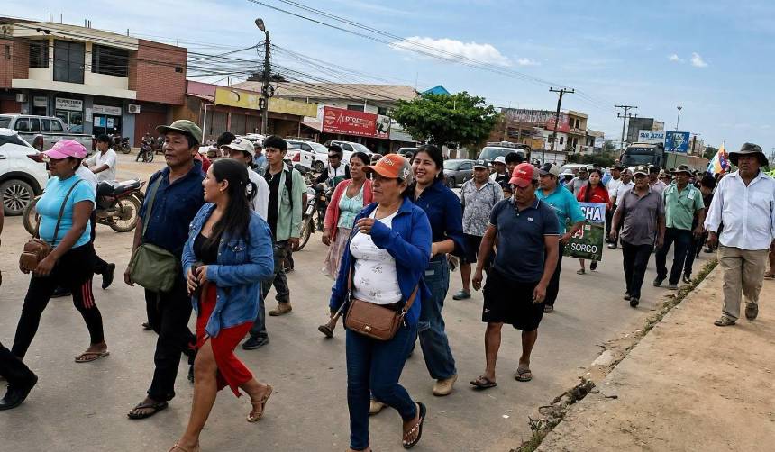 Productores marchan en San Julián por falta de diésel y advierten con movilizaciones tras el fin del Estado de excepción