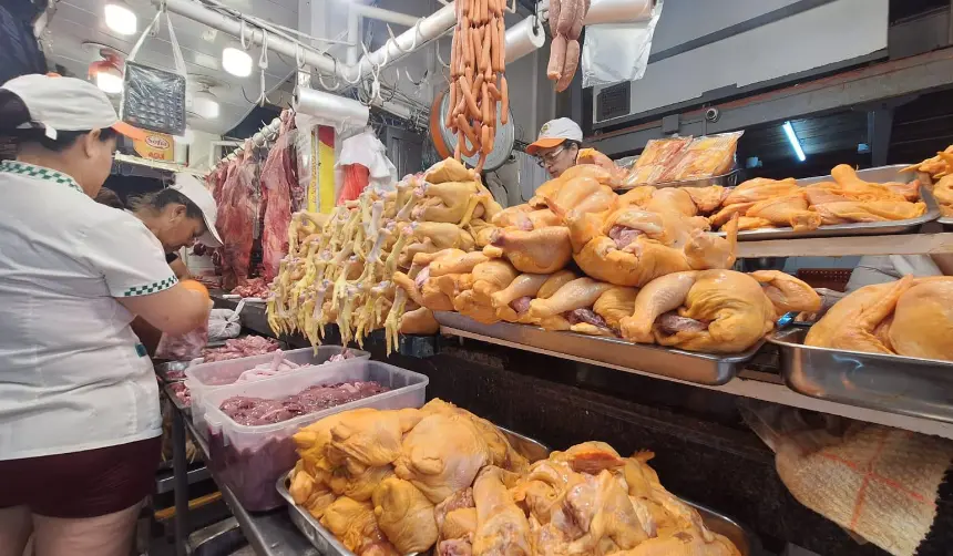 Los precios del queso, pollo y huevo siguen en alza en mercados de La Paz y Santa Cruz