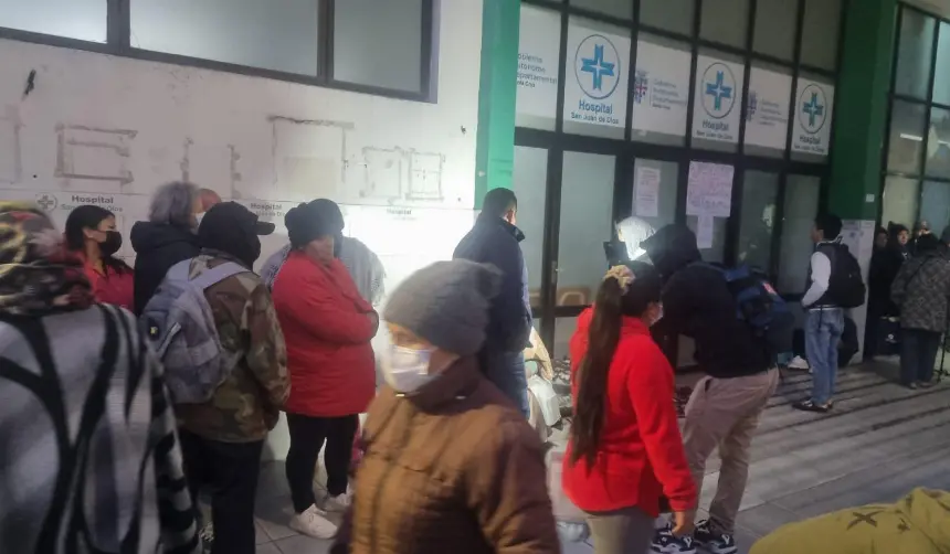 Paro de salud en Santa Cruz cumple su segundo día y desde la Gobernación piden cuarto intermedio a la protesta