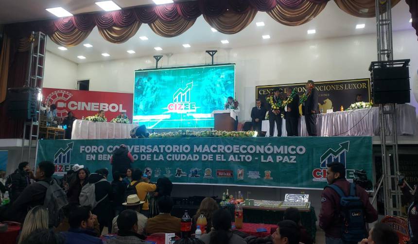 “La mejor mano de obra del mundo está en El Alto”, afirma Tuto Quiroga en foro económico