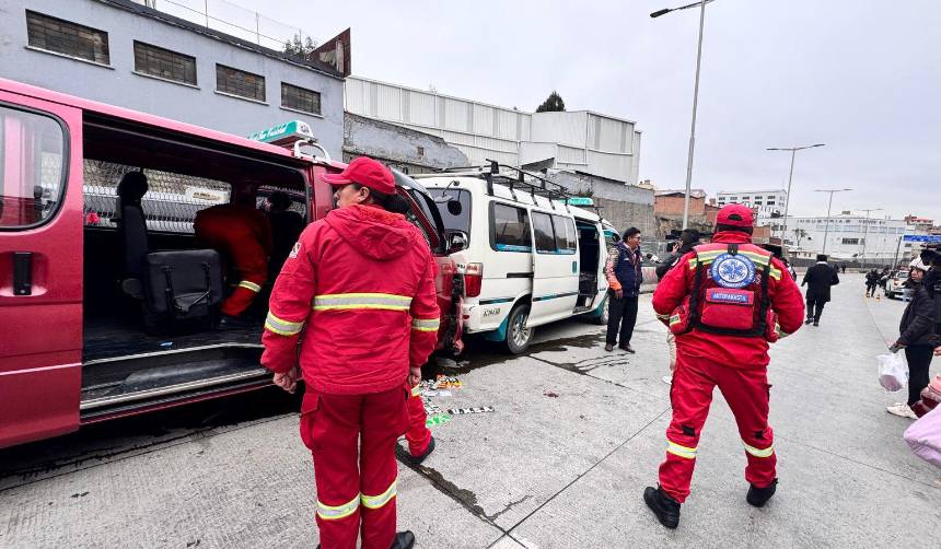 Caos en la autopista: Seguidilla de choques deja al menos tres heridos en La Paz