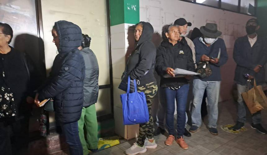 Trabajadores de salud otra vez cumplen paro de cinco días en Santa Cruz para exigir pago de bono de vacunación