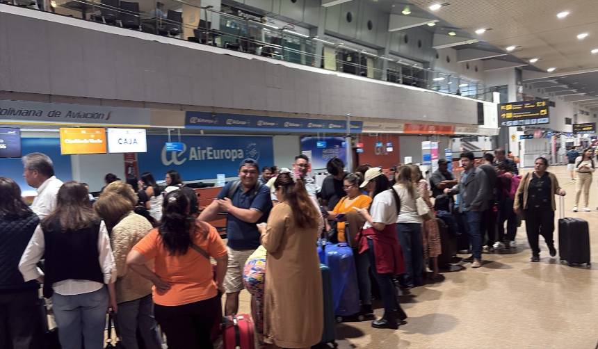 Al menos dos apagones en Viru Viru provocan retraso en vuelos, denuncian pasajeros