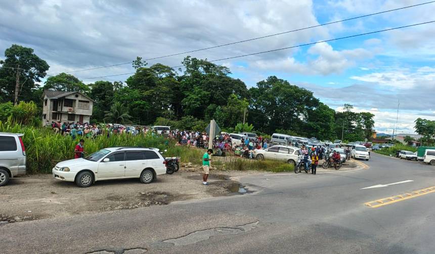 Cocaleros instalan vigilias en la ruta nueva Cochabamba-Santa Cruz en medio de la llegada de autoridades del Gobierno