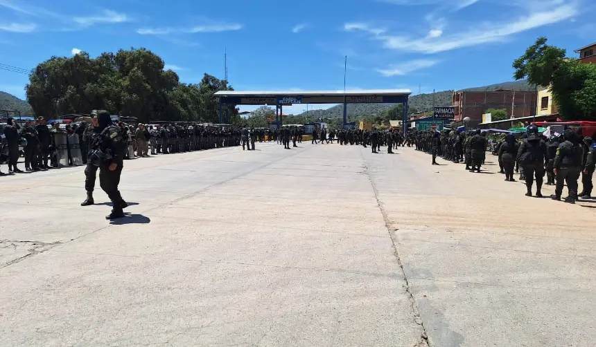 Cochabamba: Policía se concentra en Suticollo y aguarda orden para intervenir bloqueos hacia el occidente