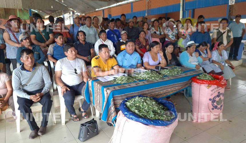 Cocaleros del Trópico instalan vigilia y dicen que “el Gobierno intenta cerrar el mercado de coca (de Sacaba)”, señalan