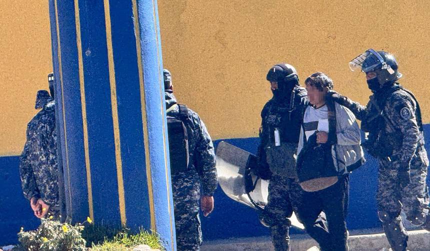 Policía reporta cerca de 20 aprehendidos en operativo de desbloqueo en la zona sur de La Paz