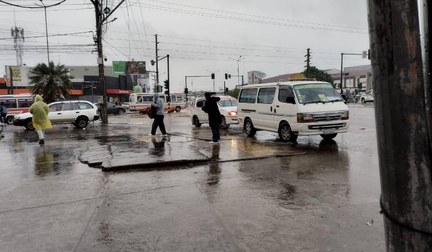 Lluvias seguirán hasta la primera semana de mayo en cinco departamentos del país
