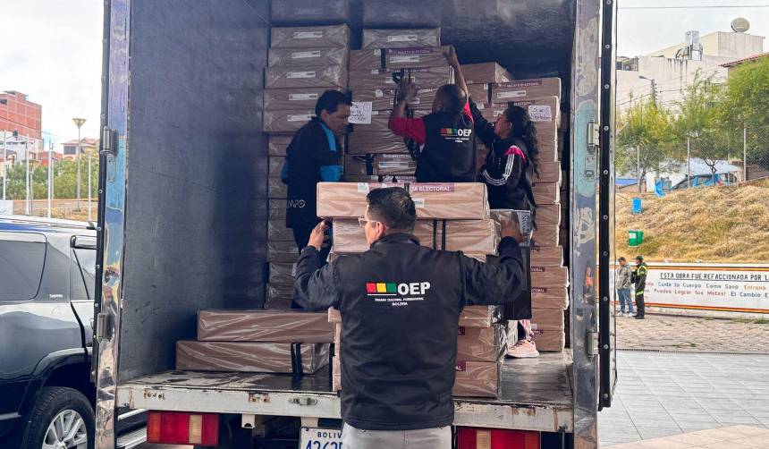 Recta final: Se distribuye el material electoral en las cinco ciudades capitales a horas de la segunda vuelta