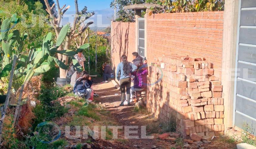 Hallan muerta y con signos de violencia a una mujer de 56 años al interior de su casa