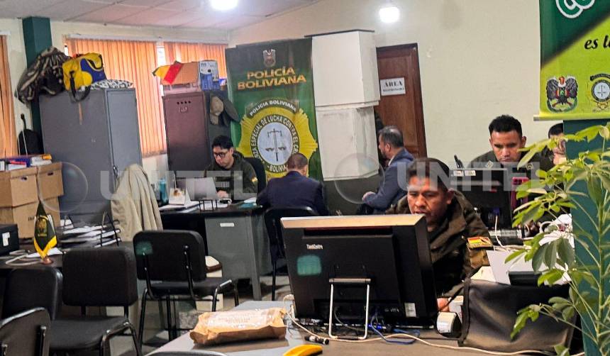 El exministro Medinaceli llega a la Felcc de La Paz para declarar por el caso de los combustibles