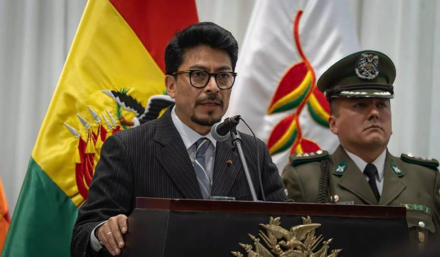 Aramayo: Créditos externos “no son para alimentar la burocracia ni para gastos en vanidades políticas”
