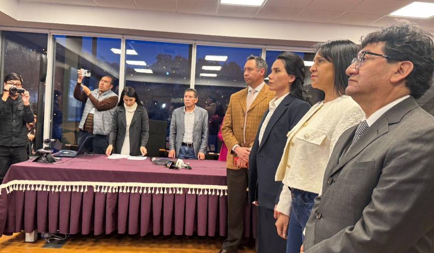 Juran los cuatro vocales electorales departamentales designados en representación del Ejecutivo