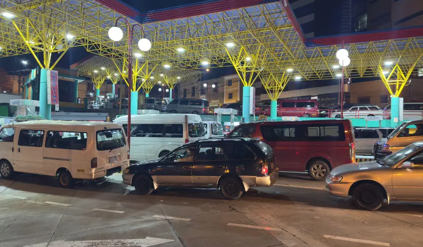 Filas en surtidores se concentran en diferentes regiones y YPFB proyecta la llegada de nuevos buques con combustible