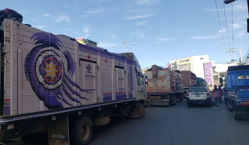 “No pienso volver”: Chofer pagó más de Bs 500 para pasar bloqueos y tardó más de una semana en llegar a La Paz