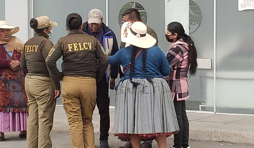 Intento de infanticidio: Madre sigue prófuga y familiares denuncian que se llevó todos los ahorros