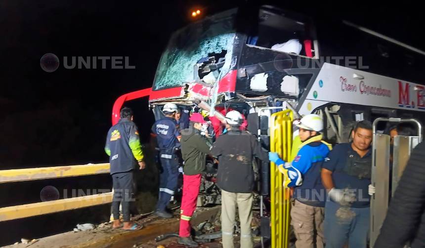 Accidente fatal en Cochabamba: Prueba revela que el conductor del camión que chocó contra un bus estaba en estado de embriaguez 