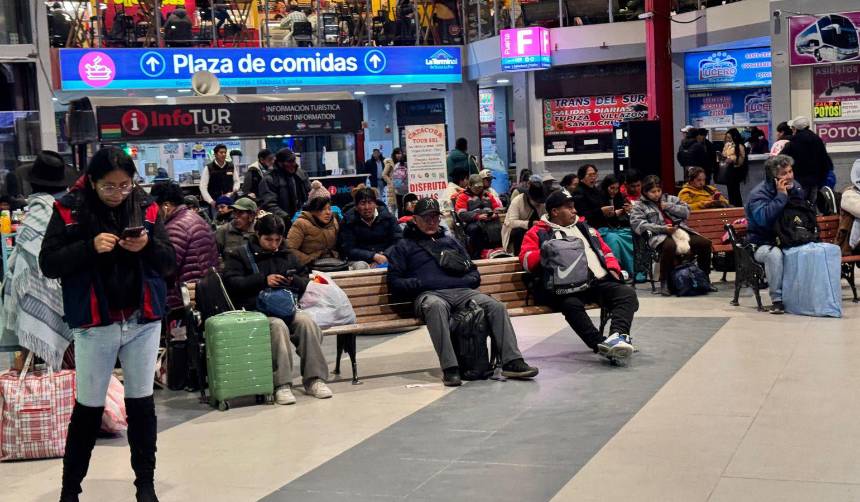 “Solo operamos con el 30% de buses por el diésel”, dice empresa de transporte en la Terminal de La Paz