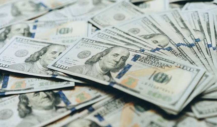 El dólar oficial llega a Bs 11,90 para este martes tras subir 90 centavos 