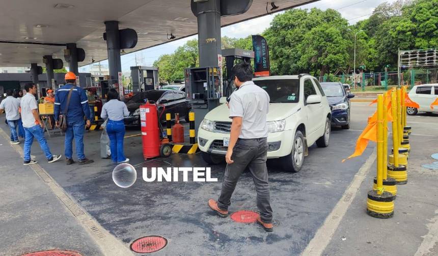 Santa Cruz: Solo 12 surtidores concretaron la solicitud para vender combustible importado y aún se advierte burocracia